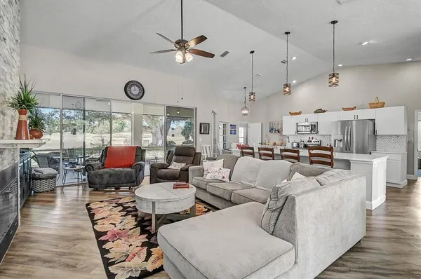 $2,800 | 4427 Highland Oaks Circle, Sarasota, FL 34235