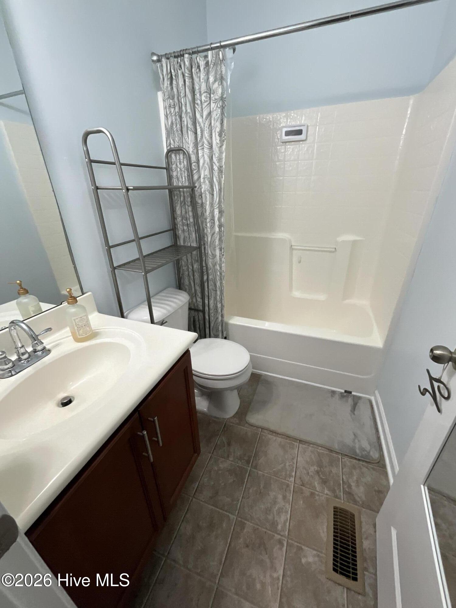 1408 Crafton Way Raleigh, NC 27607 - Photo 27 of 38 Full Bath