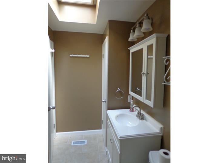 4143 Farmdale Road Philadelphia, PA 19154 - Photo 19 of 25 Bathroom