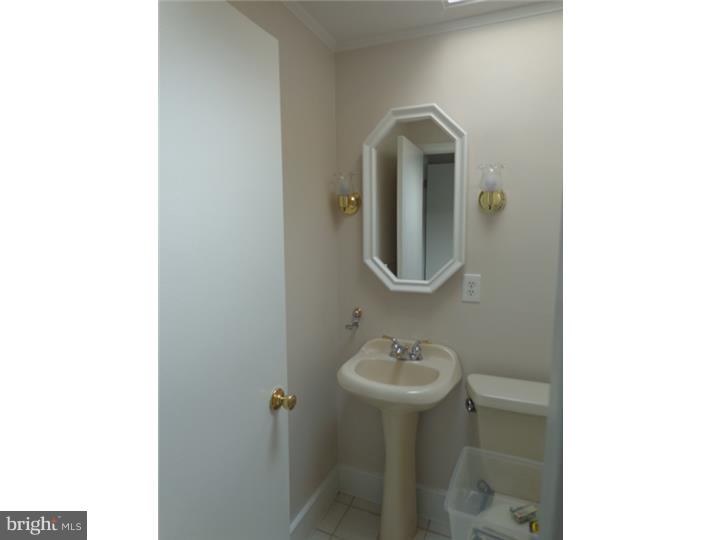 4143 Farmdale Road Philadelphia, PA 19154 - Photo 8 of 25 Bathroom