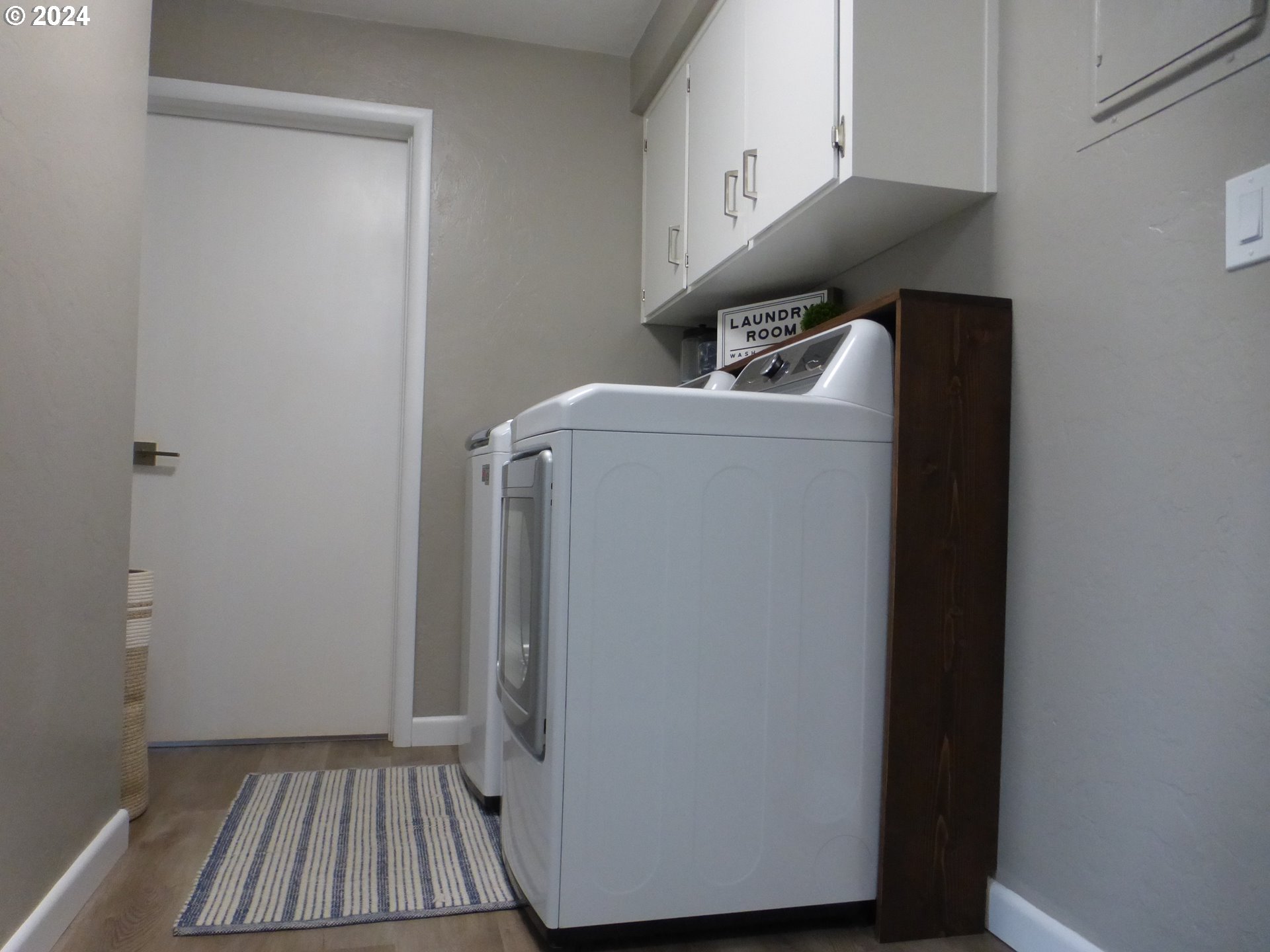1026 M Street Springfield, OR 97477 - Photo 11 of 20 a utility room with dryer and washer