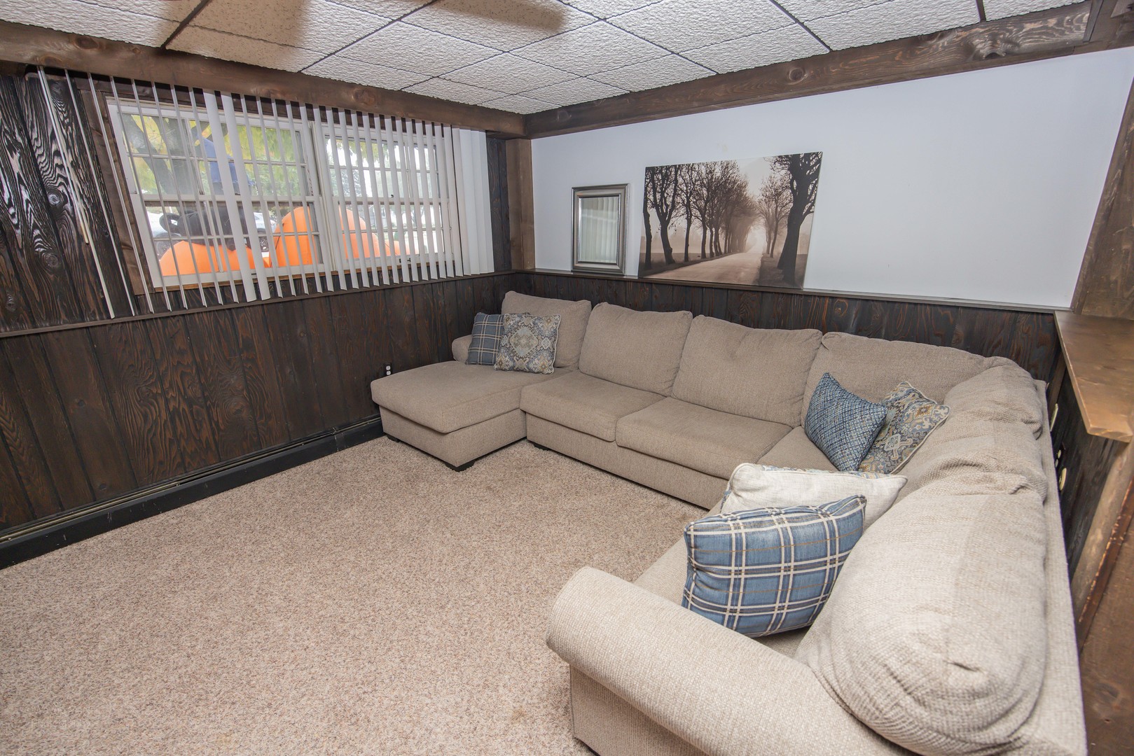 613 Westnedge Road Joliet, IL 60435 - Photo 20 of 33 a living room with furniture and a window