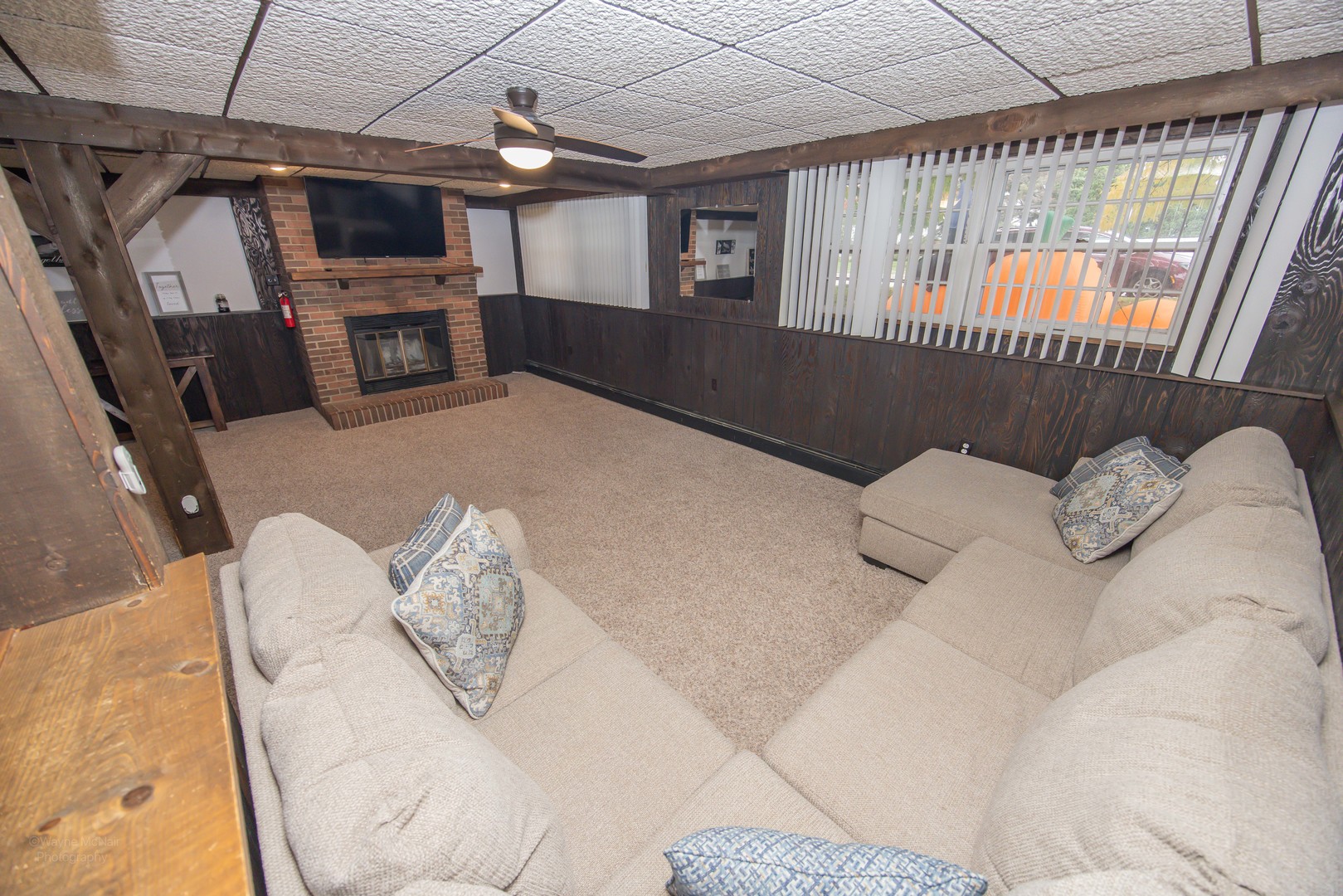 613 Westnedge Road Joliet, IL 60435 - Photo 21 of 33 a view of a livingroom with furniture