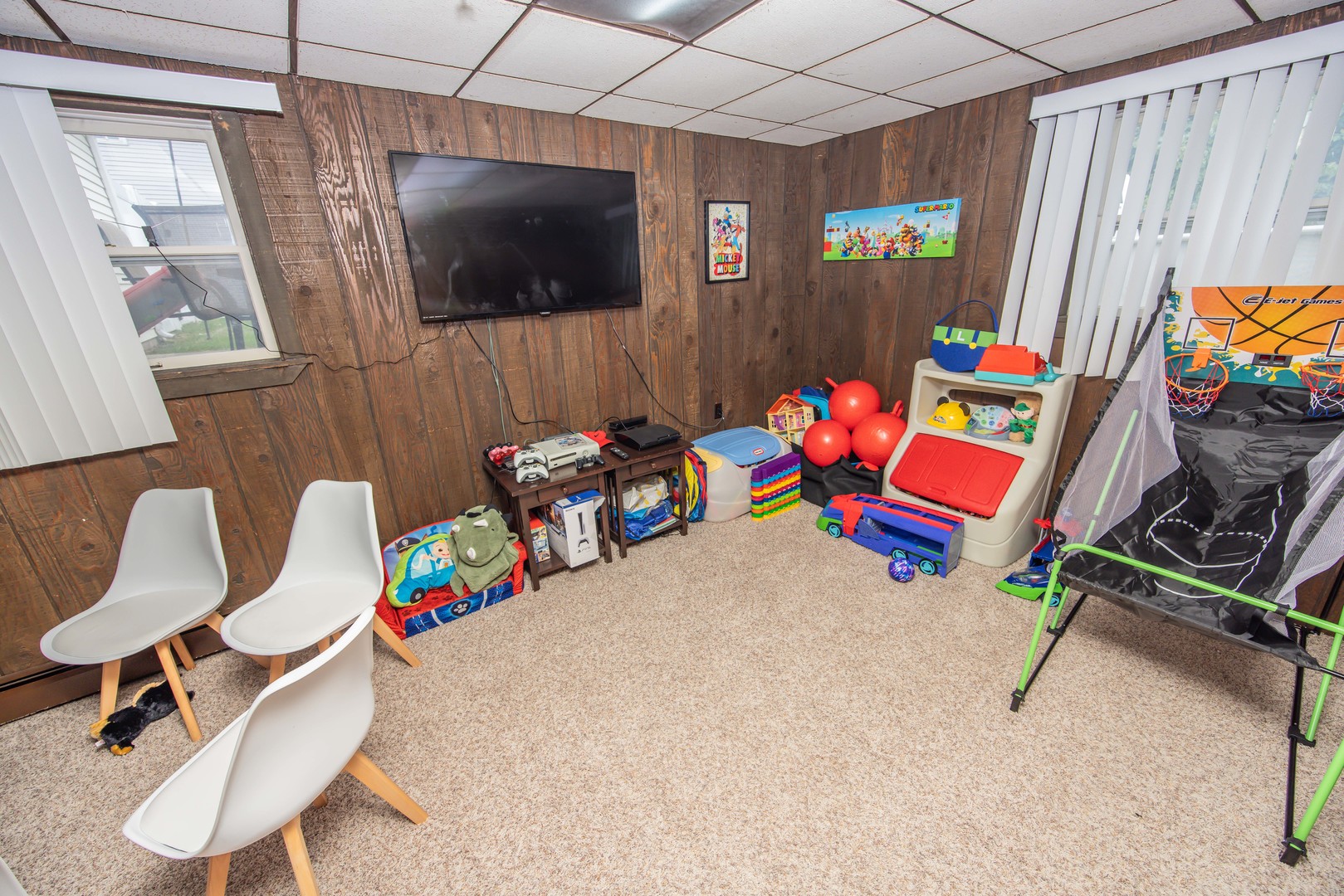 613 Westnedge Road Joliet, IL 60435 - Photo 23 of 33 a room with toys and flat screen tv