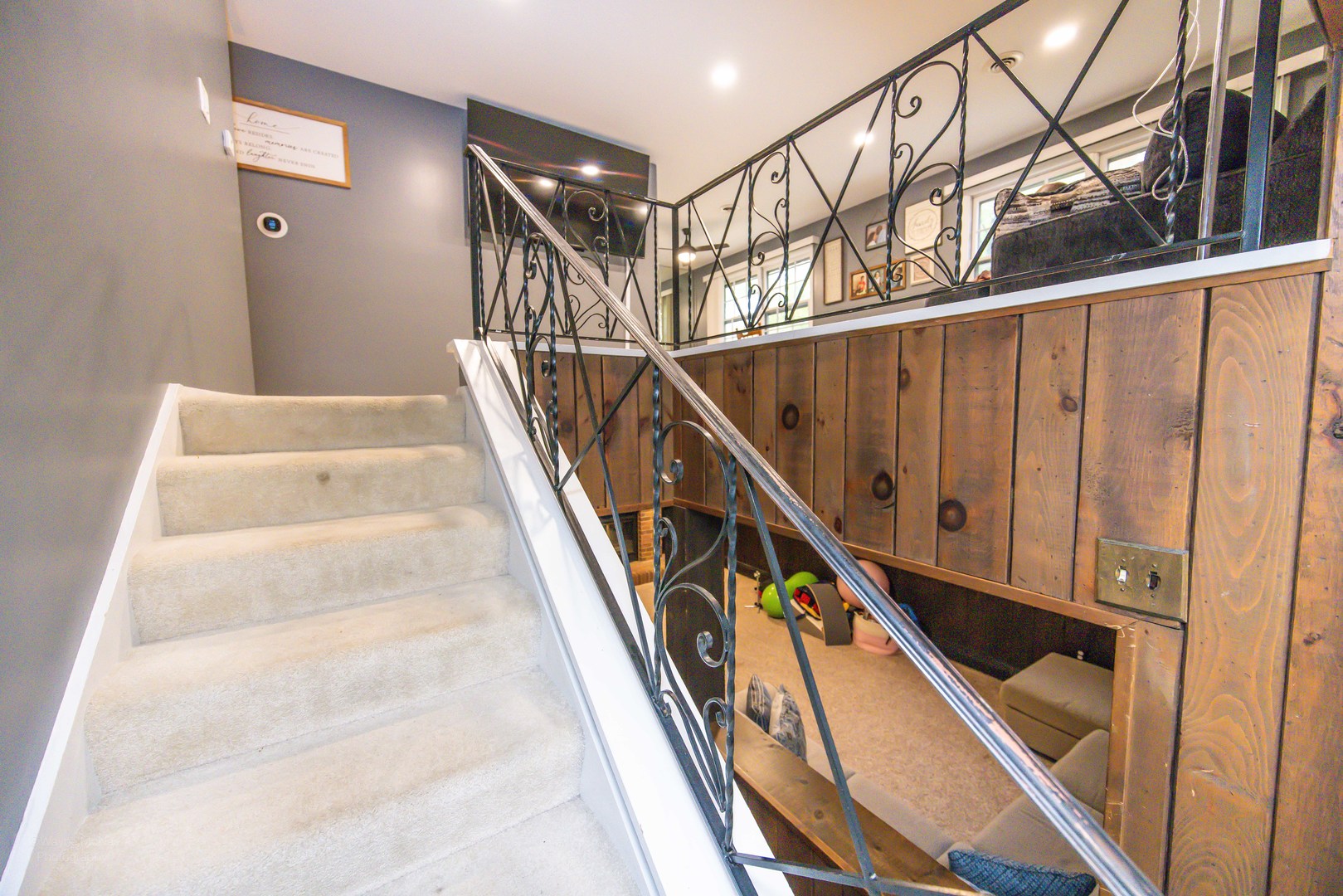 613 Westnedge Road Joliet, IL 60435 - Photo 5 of 33 a view of entryway