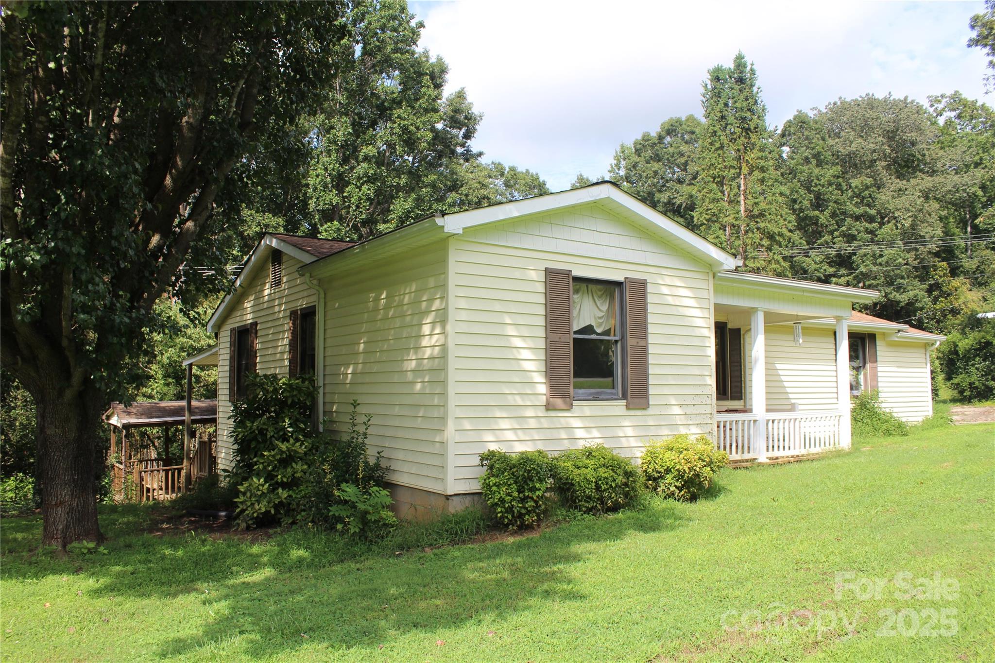 2556 Highway 126 Morganton, NC 28655 - Photo 3 of 28