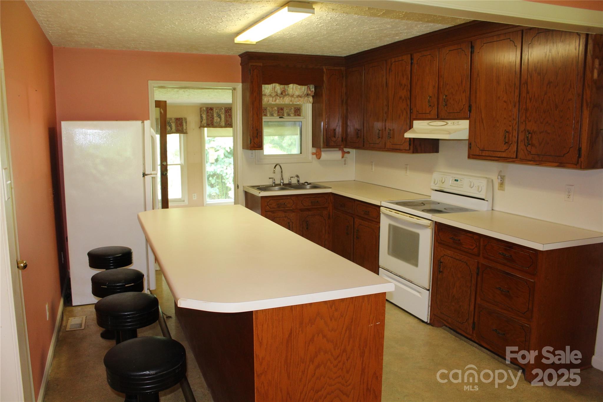 2556 Highway 126 Morganton, NC 28655 - Photo 4 of 28