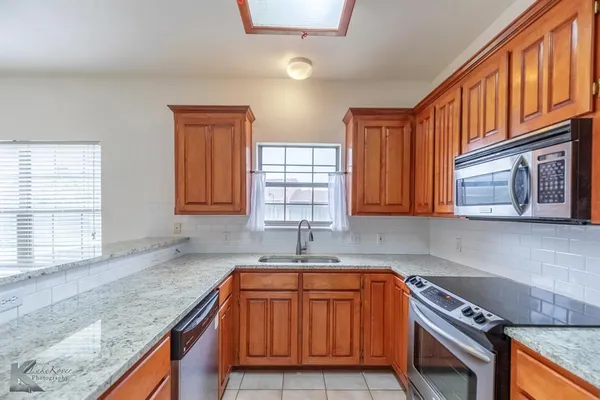 $2,650 | 3941 Ridgmar Lane, Abilene, TX 79606