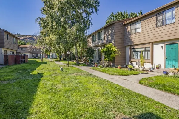 a view of house with a yard