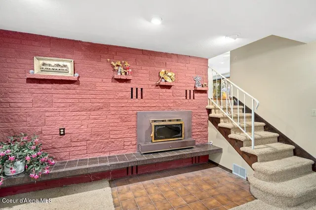 $599,000 | 301 Woodland Drive, Pinehurst, ID 83850