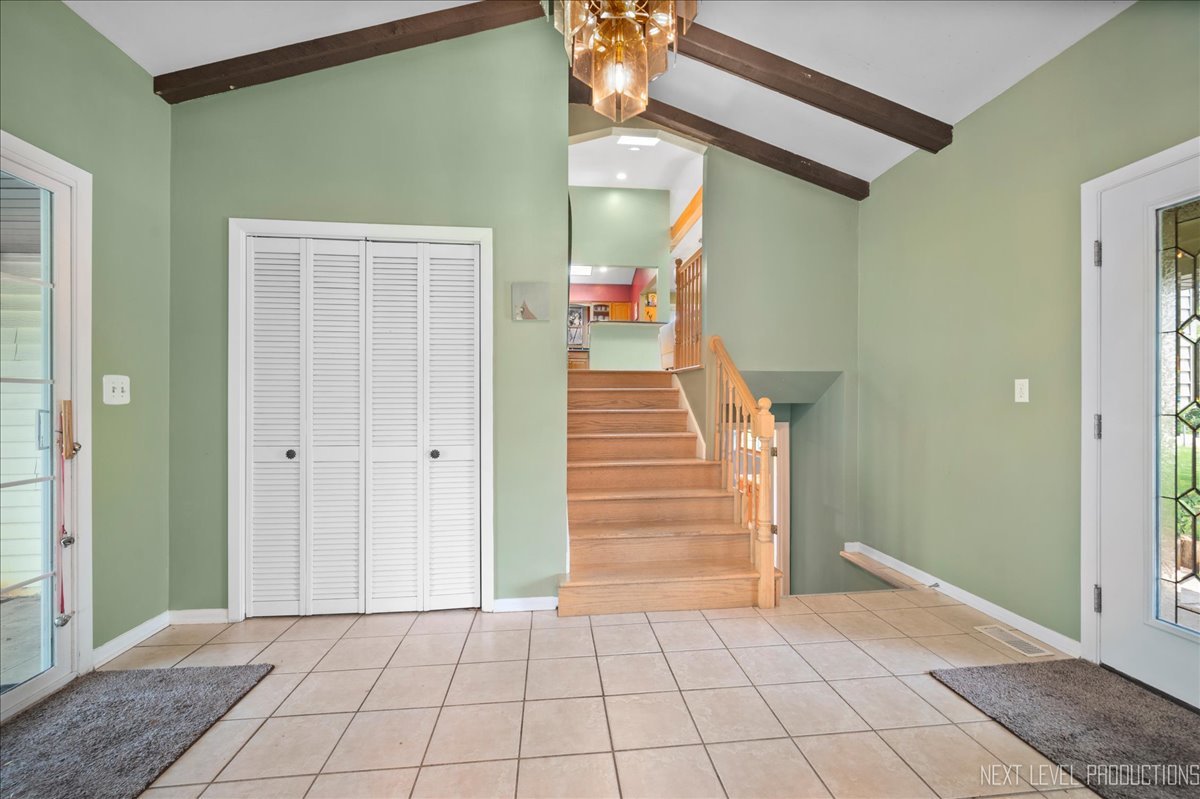4N636 Klein Road West Chicago, IL 60185 - Photo 6 of 36 a view of an entryway