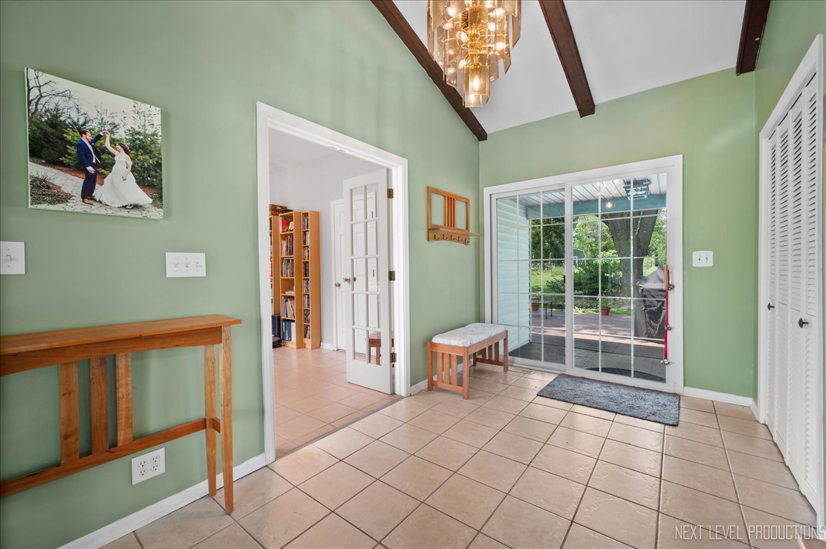 4N636 Klein Road West Chicago, IL 60185 - Photo 7 of 36 a view of an entryway with a workspace