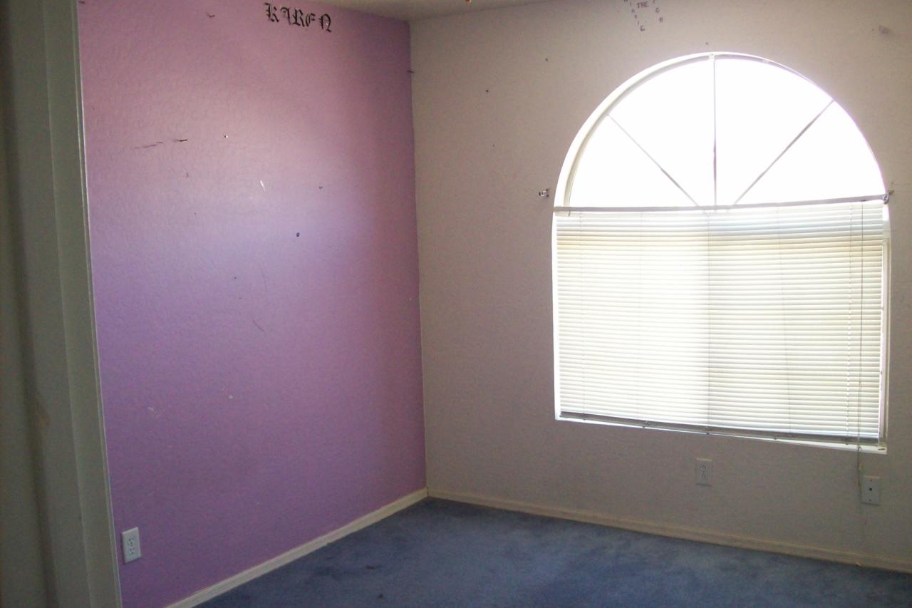 10629 West Alvarado Road Avondale, AZ 85392 - Photo 7 of 10 3 Other Large Bedrooms