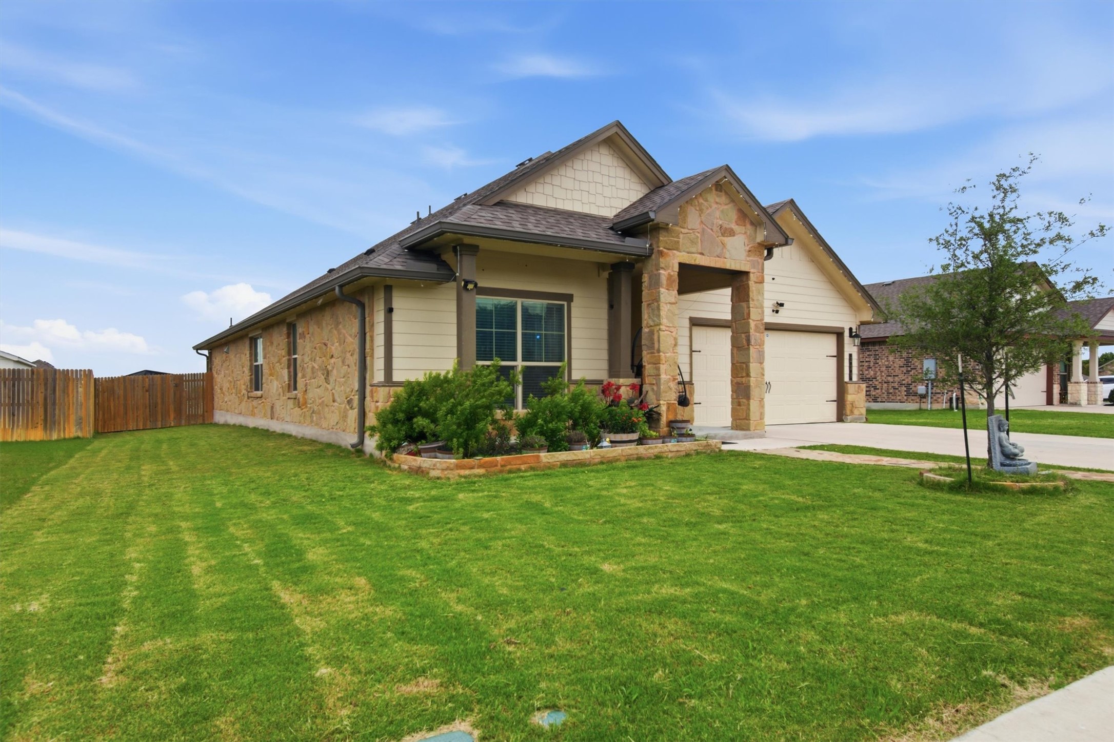 229 Cinnamon Loop Burnet, TX 78611 - Photo 4 of 40