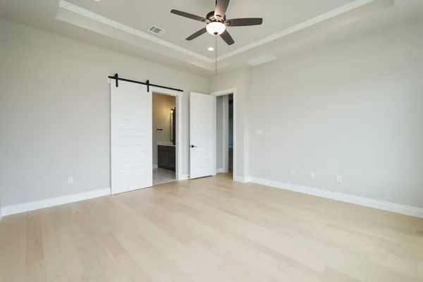 a view of an empty room with a ceiling fan