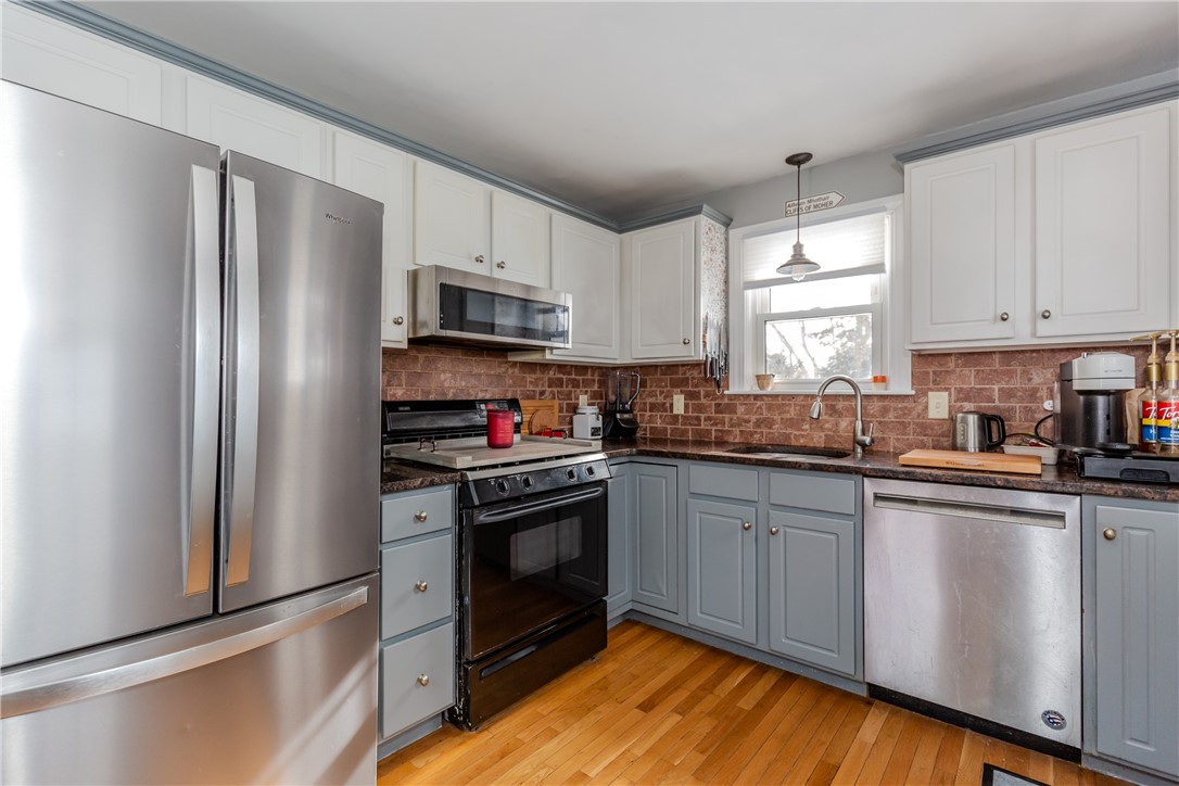 110 Mayfair Road Warwick, RI 02888 - Photo 7 of 17