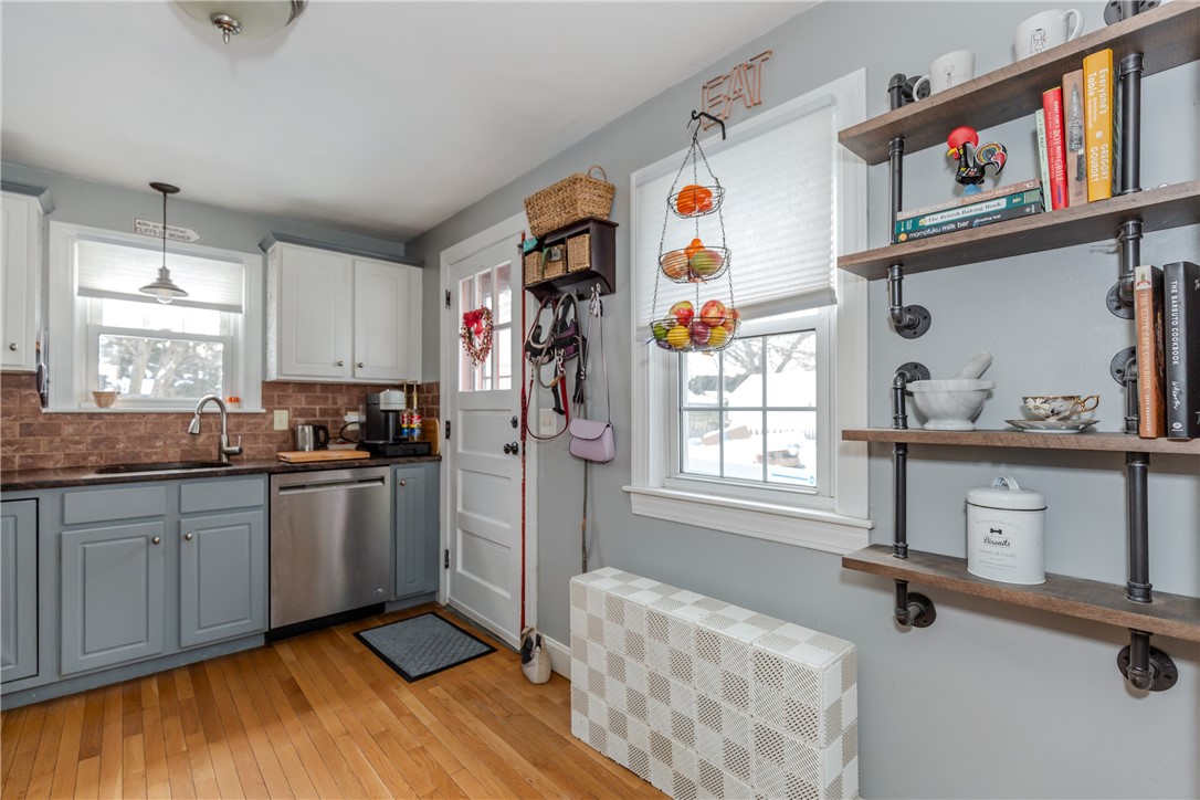 110 Mayfair Road Warwick, RI 02888 - Photo 8 of 17