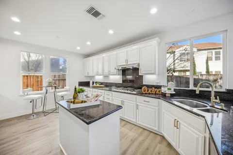 $1,549,777 | 44 Brookline Drive, Novato, CA 94949