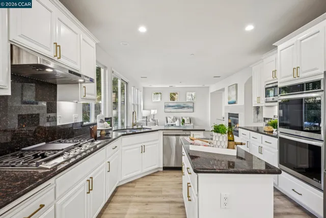 a view of livingroom with furniture and windows