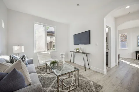 $1,549,777 | 44 Brookline Drive, Novato, CA 94949