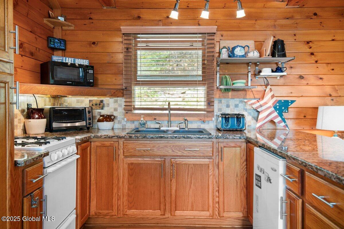 68 Clark Road Keeseville, NY 12944 - Photo 36 of 52 kitchen in cottage