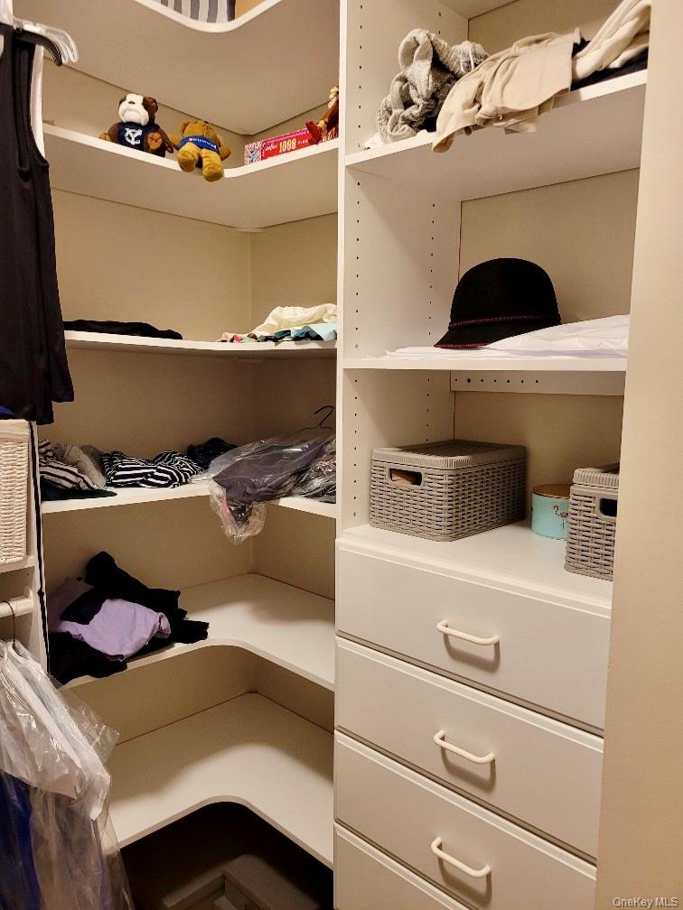 2003 Half Moon Bay Drive, Unit 2003 Croton-on-Hudson, NY 10520 - Photo 19 of 33 a utility room with dryer and washer