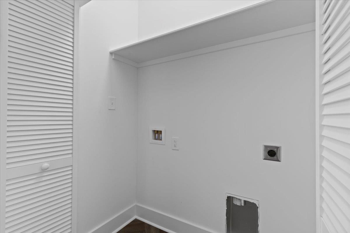 1506 Chapel Hill Road Durham, NC 27701 - Photo 19 of 50 a small space with a window