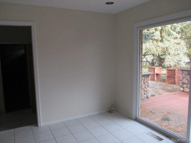 4271 Stoddard Road West Bloomfield, MI 48323 - Photo 9 of 30 IMG_0061.jpg