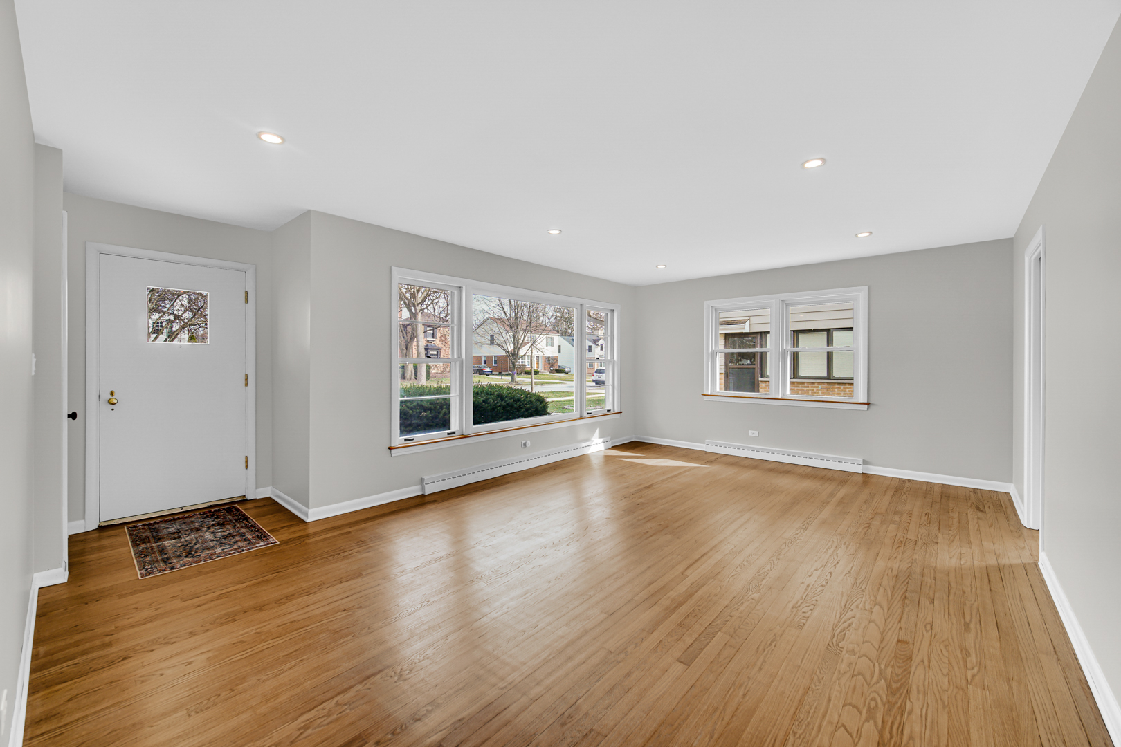 304 South George Street Mount Prospect, IL 60056 - Photo 4 of 23 Gallery Image 4