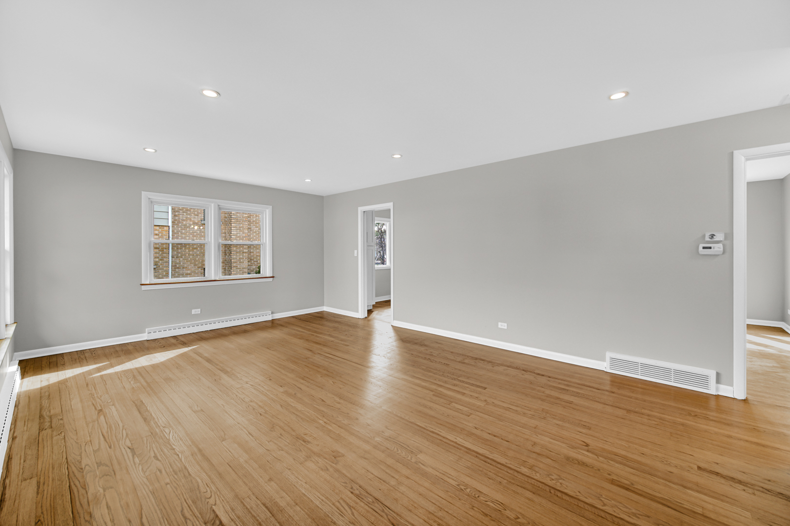 304 South George Street Mount Prospect, IL 60056 - Photo 5 of 23 Gallery Image 5