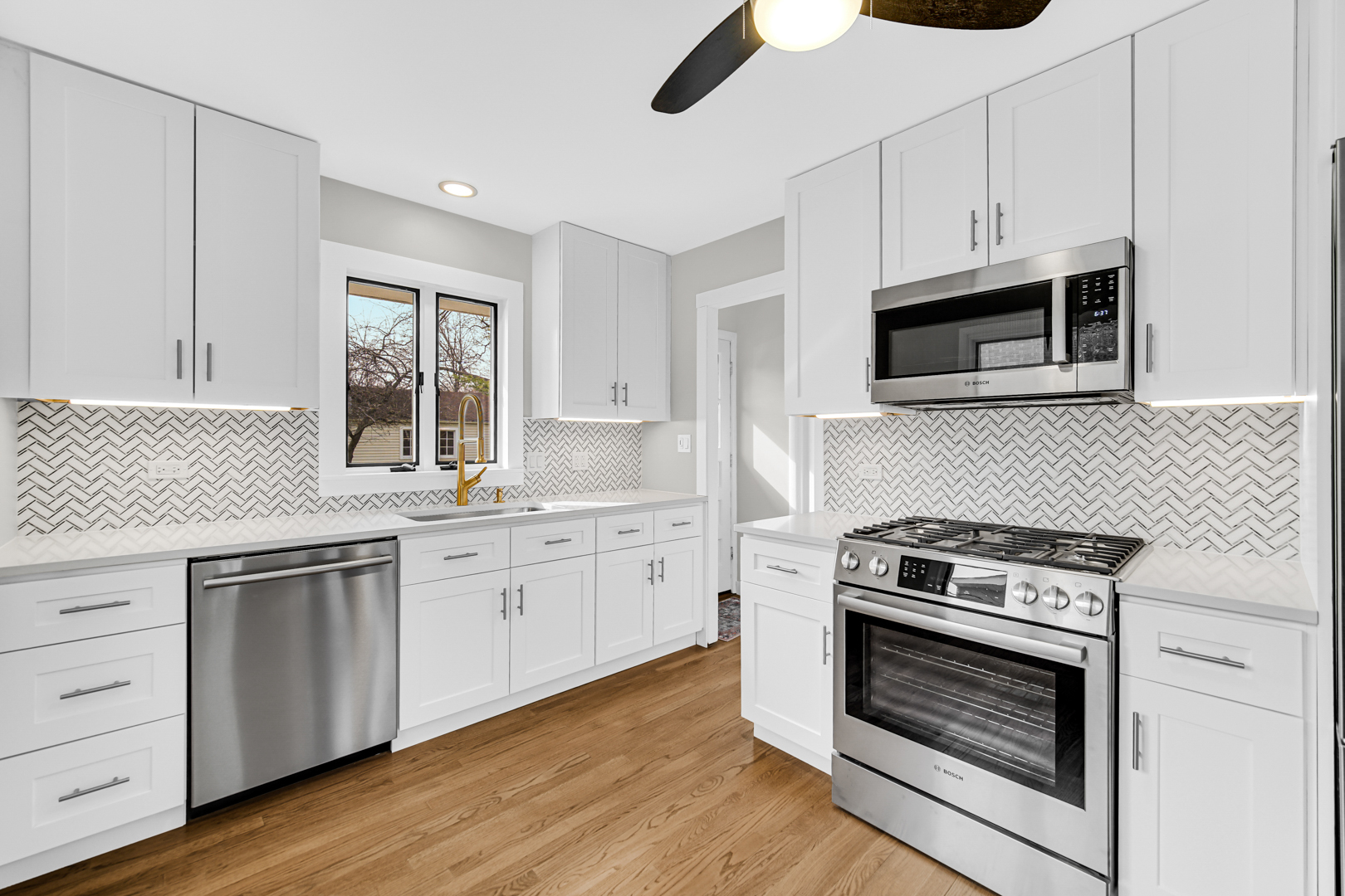 304 South George Street Mount Prospect, IL 60056 - Photo 7 of 23 Gallery Image 7