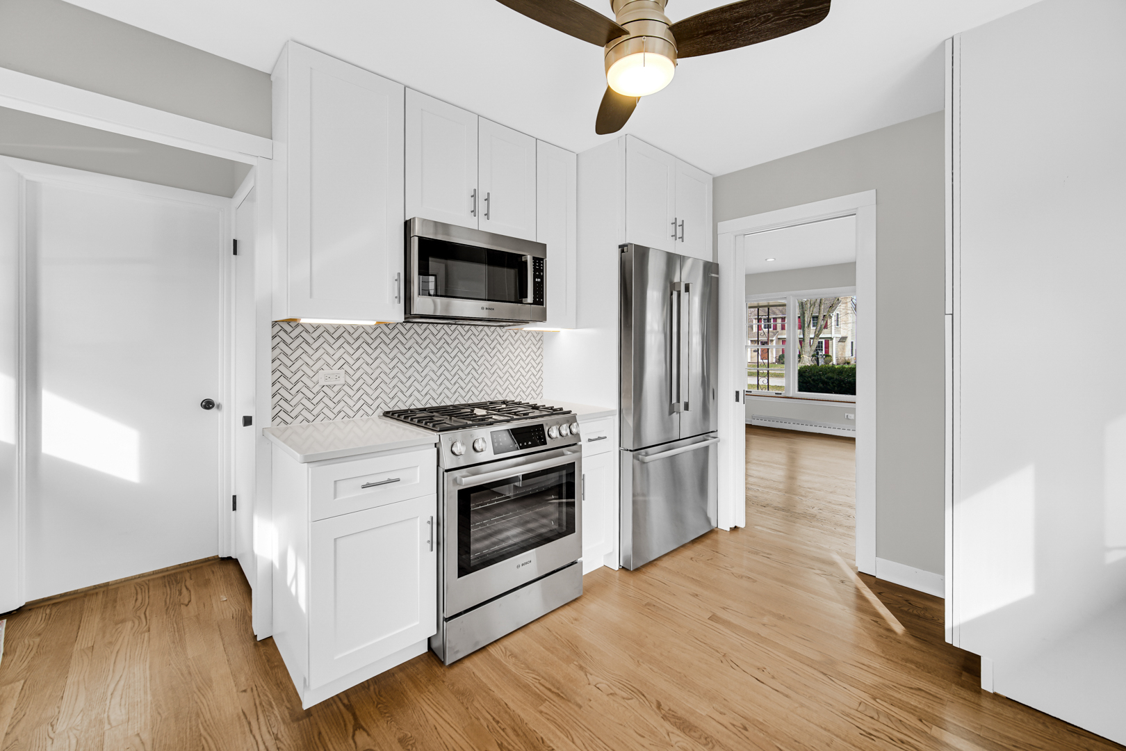 304 South George Street Mount Prospect, IL 60056 - Photo 8 of 23 Gallery Image 8