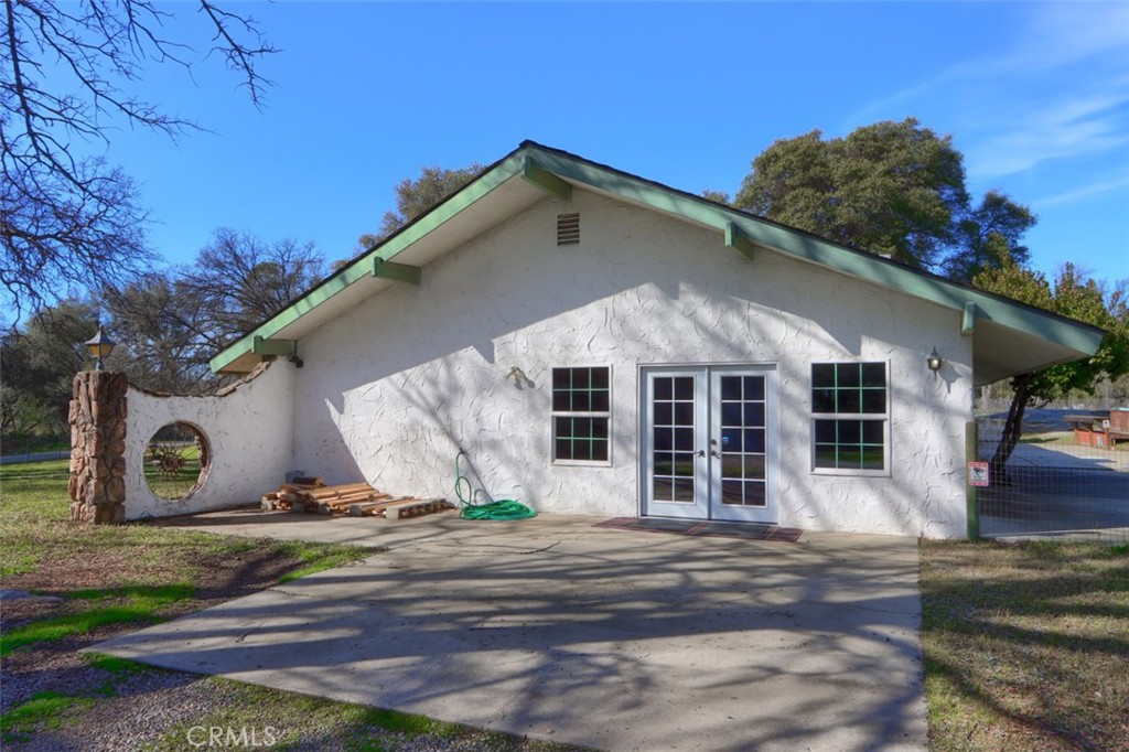 31729 Cherokee Road Coarsegold, CA 93614 - Photo 42 of 68 a front view of a house with a yard