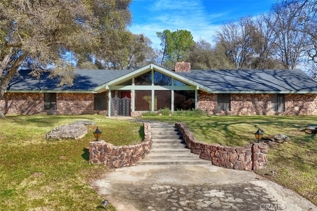 31729 Cherokee Road Coarsegold, CA 93614 - Photo 53 of 68 a front view of a house with garden