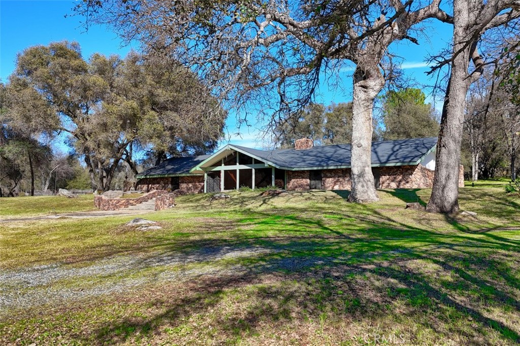 31729 Cherokee Road Coarsegold, CA 93614 - Photo 58 of 68 a front view of a house with garden