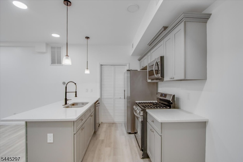 500 South 18th Street, Unit 1 Newark, NJ 07103 - Photo 3 of 21