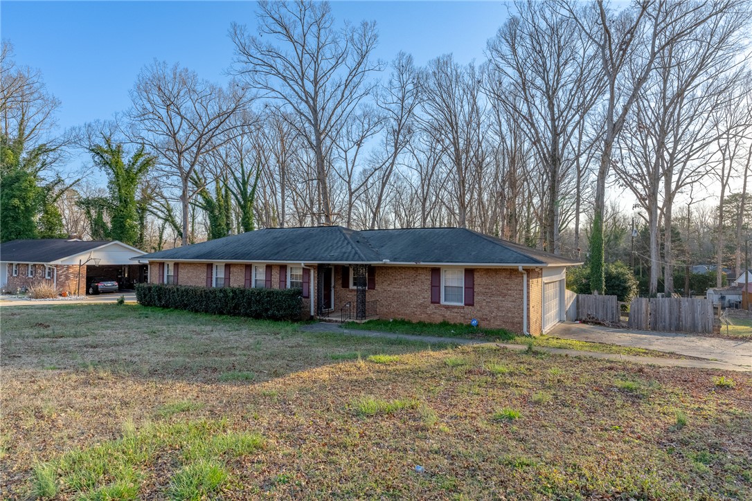 204 Clarke Stream Drive Anderson, SC 29621 - Photo 2 of 23 Gallery Image 2