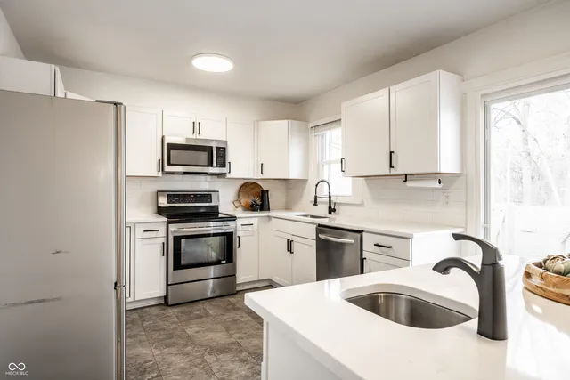 $330,000 | 1436 Alimingo Drive, Indianapolis, IN 46260