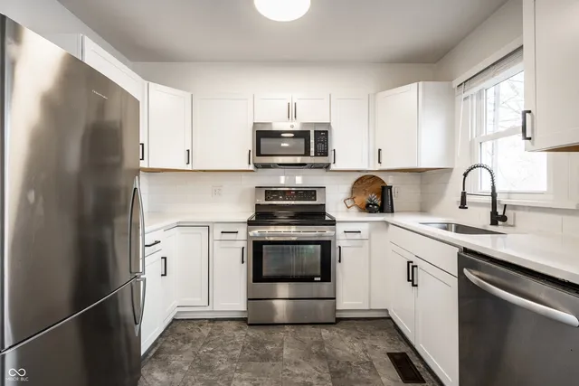 $330,000 | 1436 Alimingo Drive, Indianapolis, IN 46260