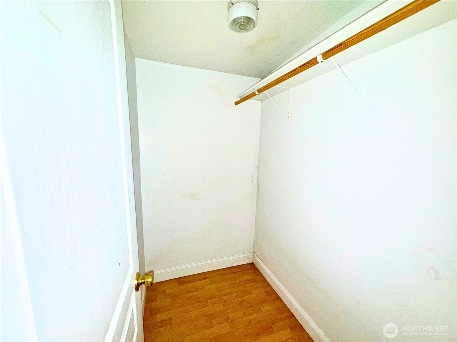 3102 Garfield Street Longview, WA 98632 - Photo 13 of 20 a view of a small room