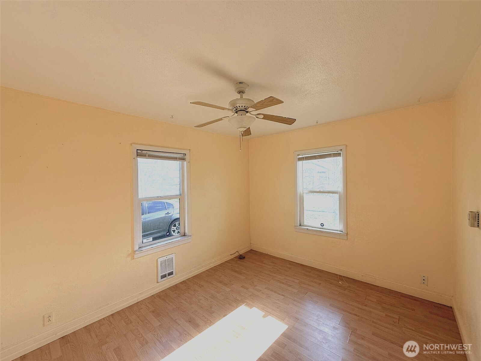 3102 Garfield Street Longview, WA 98632 - Photo 10 of 20 an empty room with a window and a ceiling fan