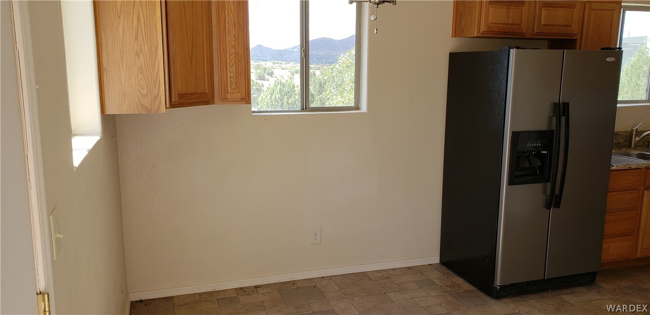 10002 East Blake Ranch Road, Unit 3 Kingman, AZ 86401 - Photo 31 of 42 a view of hallway with windows