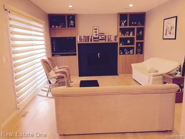 30069 High Valley Road Farmington Hills, MI 48331 - Photo 6 of 17