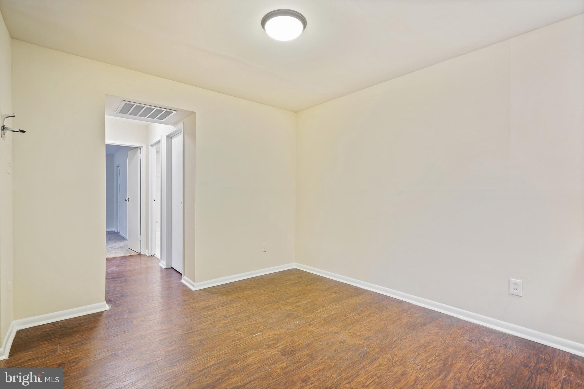 11224 Chestnut Grove Square, Unit 11224327 Reston, VA 20190 - Photo 18 of 37 Gallery Image 18