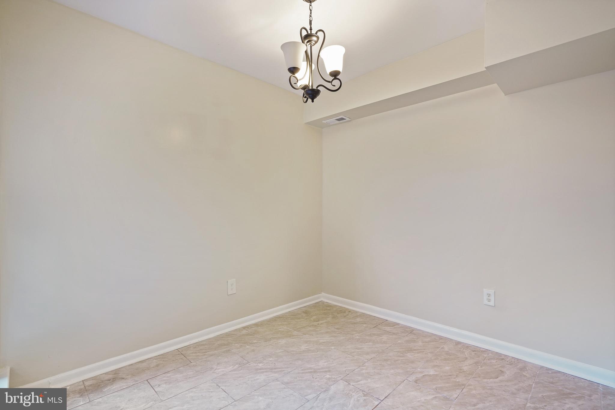 11224 Chestnut Grove Square, Unit 11224327 Reston, VA 20190 - Photo 20 of 37 Gallery Image 20
