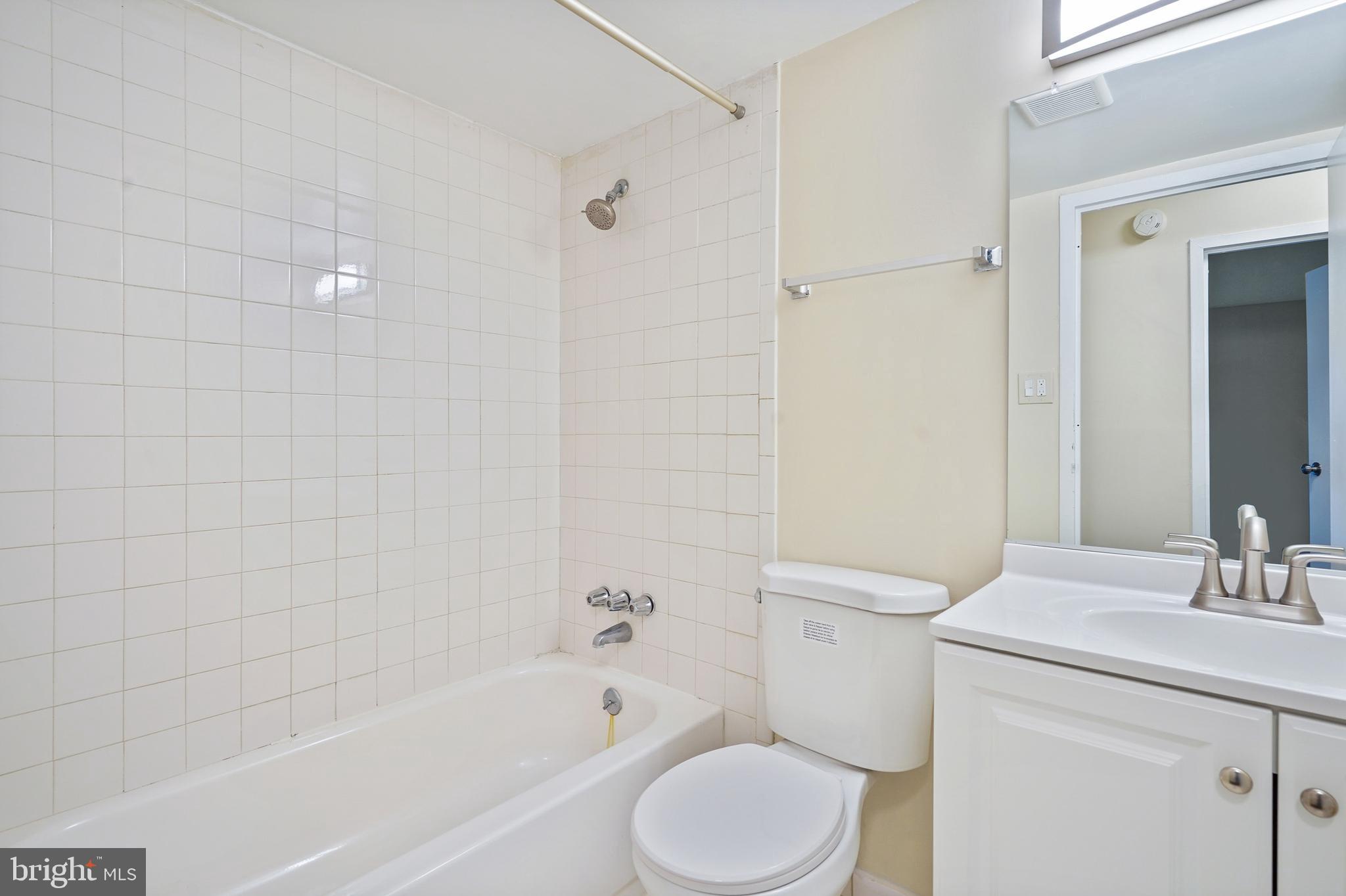 11224 Chestnut Grove Square, Unit 11224327 Reston, VA 20190 - Photo 22 of 37 Gallery Image 22