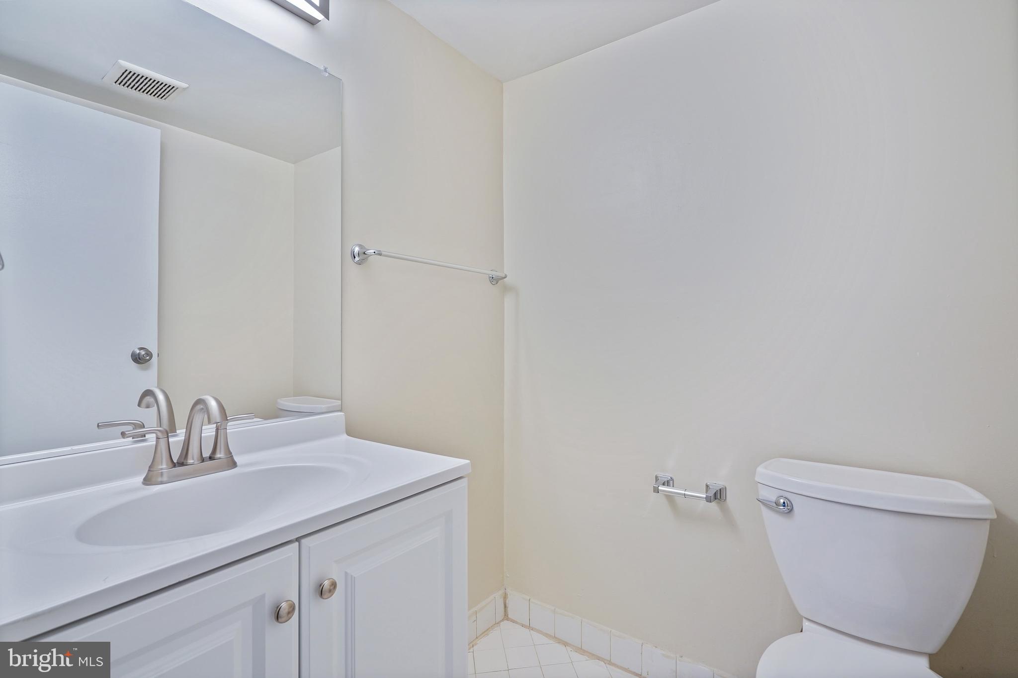 11224 Chestnut Grove Square, Unit 11224327 Reston, VA 20190 - Photo 23 of 37 Gallery Image 23