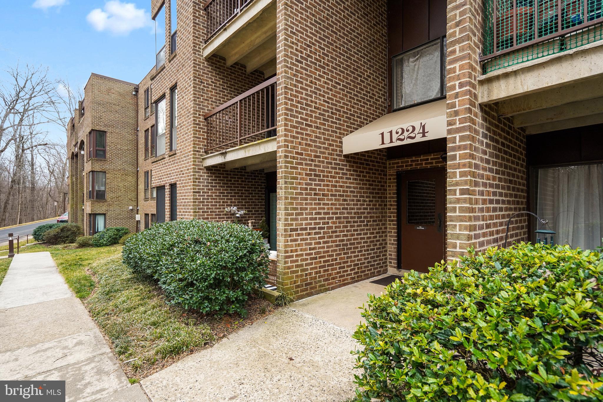 11224 Chestnut Grove Square, Unit 11224327 Reston, VA 20190 - Photo 32 of 37 Gallery Image 32