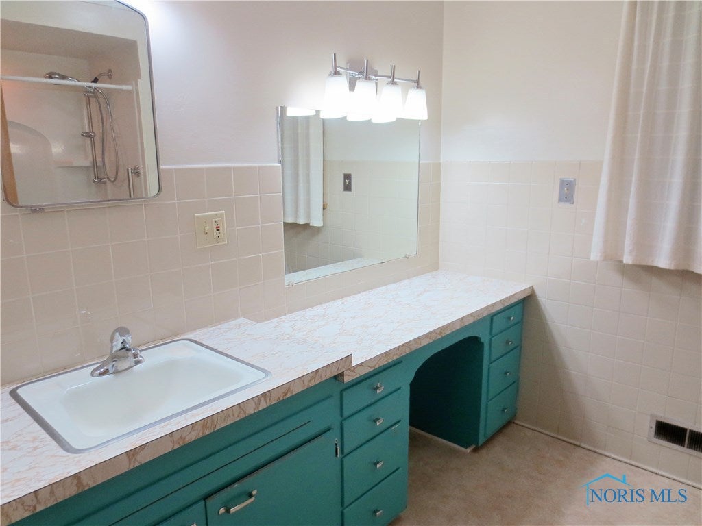 2124 Fairfax Road Toledo, OH 43613 - Photo 13 of 29 Gallery Image 13
