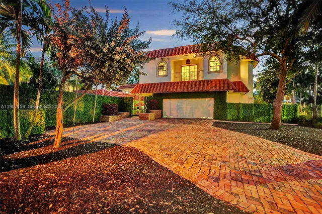 a view of a house with a yard